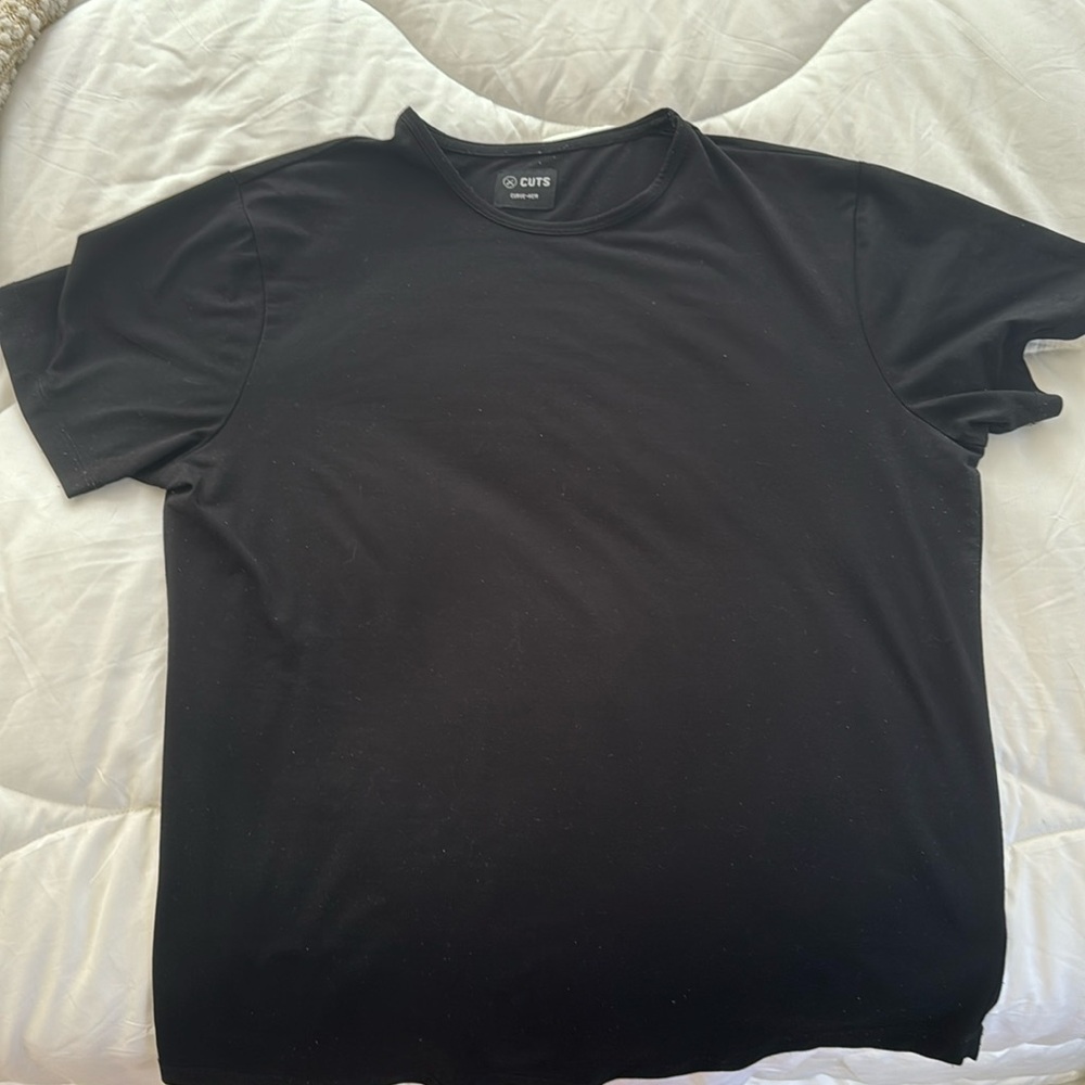 CUTS Clothing Curve Hem T-shirt